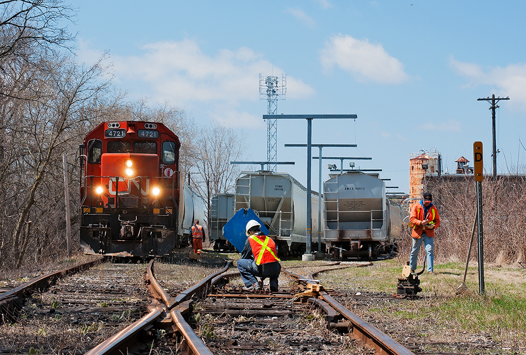 One of the last customers in Brantford, Ingenia Polymers receives service once a week and always on a Wednesday on the former TH&B Waterford Subdivision. Here the crew of CN 580 get's to work as the plant foreman takes down the blue flag.