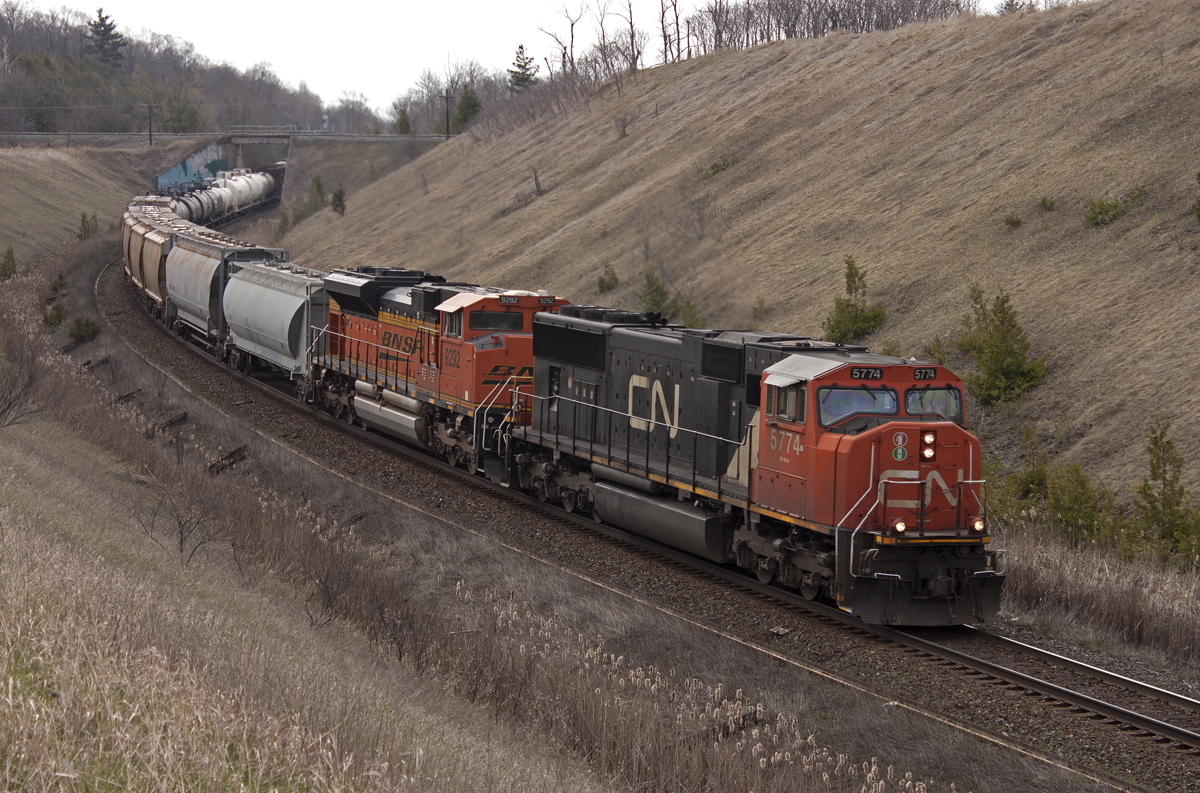 5774 and BNSF 9292 easily handle their train up the grade at Beare.
