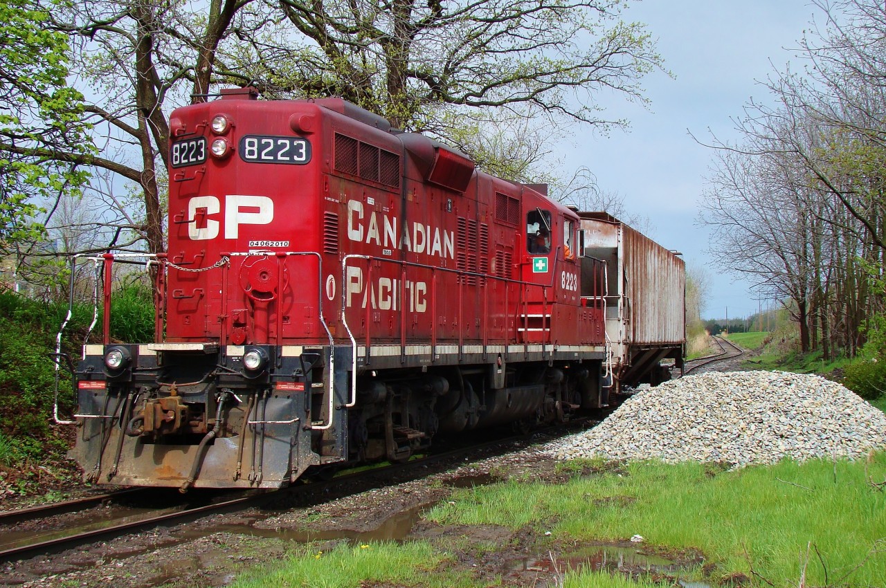 The Welland Yard Job #1 has pulled a single hopper from Saint Gobain at the end of the Chippawa spur and will shove back to Niagara Falls to complete their switching for the day. Seeing one of the last CP GP9's sure was a treat.