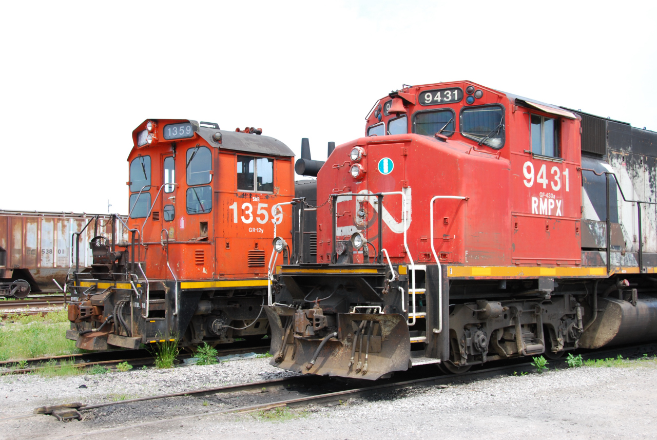 2009 looks like 20 years earlier when CN SW1200RS's and GP40-2LW's ruled Hamilton and the Grimsby Sub.  Now 5 years later, both of these units have found new homes.