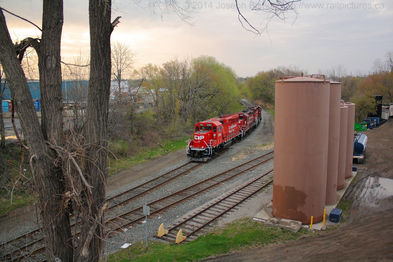 CP TH11 sits on the wye by Aberdeen Yard, they are waiting on a clearance so they can proceed into the yard and then return to Kinnear for the night.  They had been called to assist train 142 up the grade out of Hamilton but were not needed in the end.