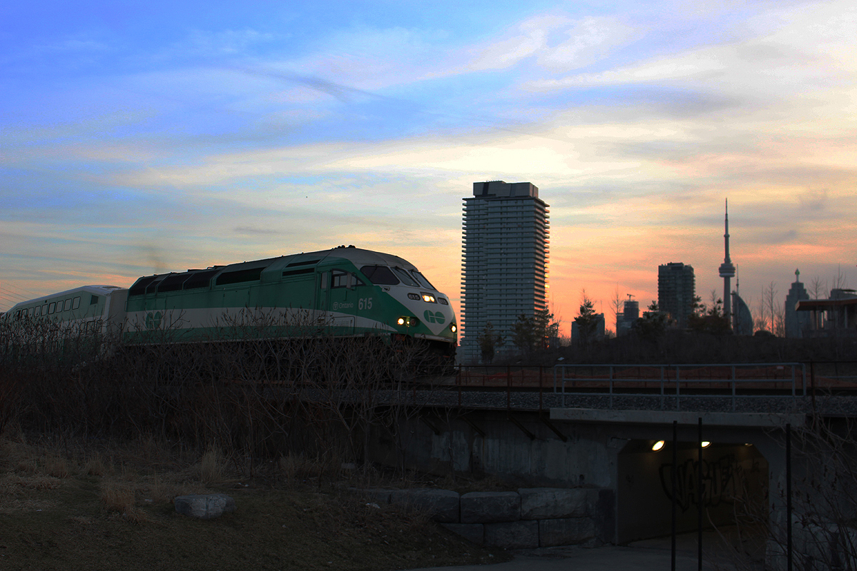 The last GO train run of the evening to Richmond Hill grinds around "what could be" the sharpest mainline curve in the GTA. Well displayed in the background is Toronto's skyline.