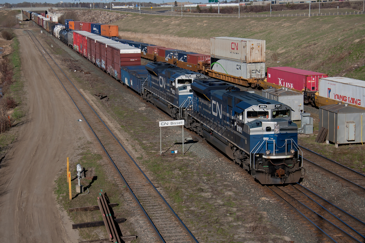 Thanks to a timely heads up I was able to snag M302 with elephant style CN8101 and 8102 rolling into Bissell for a set off before yarding at Walker Yard in Edmonton
