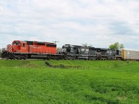 12:46 and the day got better. Having moved from Woodstock to the west of Drumbo at Gobles road crossing, I caught this westbound mixed freight that had just left Wolverton yard. CP 5919 NS6672 and NS 7514 leading the train to Blandford siding where it had to wait for an eastbound to pass.