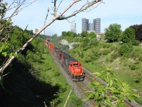 On the last day of May, I had the opportunity to go to Hilda and I did. As the lighting was perfect for it, I decided to try out a new composition I don't think anyone has done before, with the tree branches in the way out of focus and the train in between them. I have to say it turned out pretty nicely with the exceptional leader and perfect light. Thanks for the S&HC to the crew!