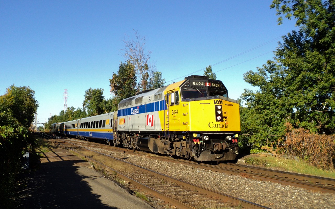 Via 6424 a GPA-30-C going to Québec City on Via route 622  the couleur of Via before they rebuilt the GPA-30-C (F-40 PH-2) and recall them GPA-30-H Green Choice