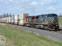 Clearly the extra ditch lights pioneered by BC Rail works, it got my attention as this came around the bend at Bayview. BCOL 4645 has the honours on the hottest frieght on the CN Chicago to Toronto mainline - CN Q148 passing the cars on the Highway 403 at far right.