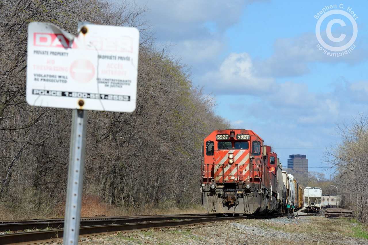 Variety appeared on CP 254-03 this morning (May the 4th be with you) as it works Kinnear yard with classic SD40-2 5927 in the lead of CP 9524. The former TH&B was quite busy in daylight - four trains in an hour or so around 0900-1000 period, and two more in the afternoon.