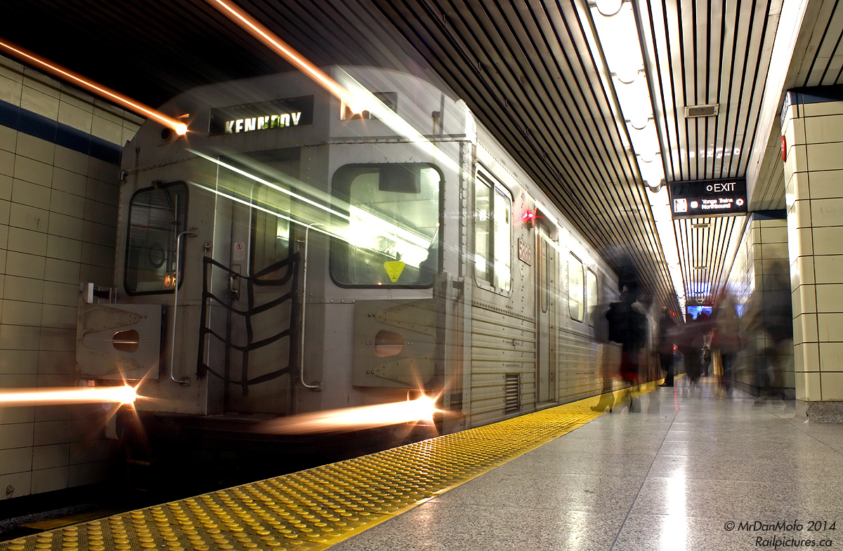 Back to the Future (H)6.

In life, if you're too slow you'll miss your train. The doors are shut, and a 6-pack of Kennedy-bound TTC H6's leave Yonge Subway Station in a flash.
