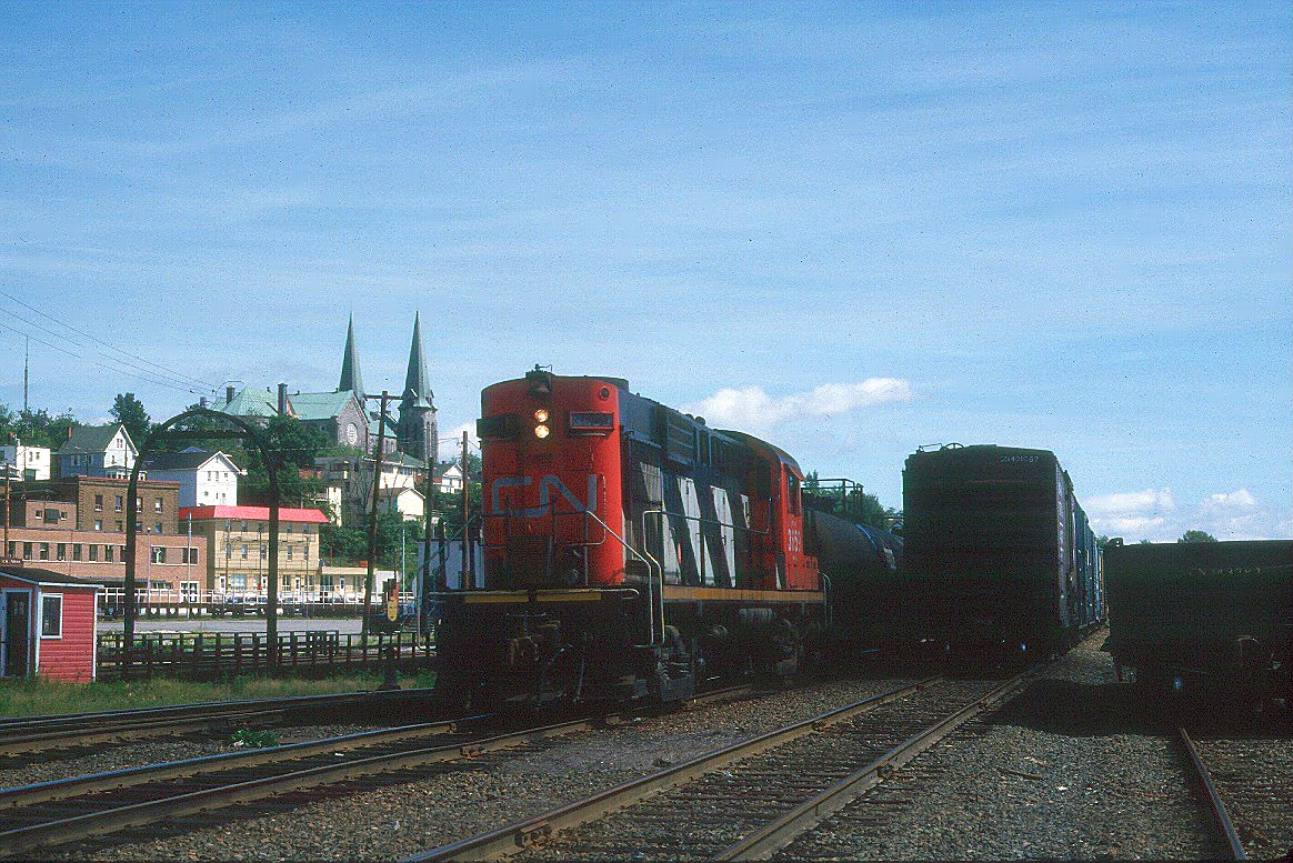 RS18 3859 hadles some yard switching at Edmundston, NB in August 1988.