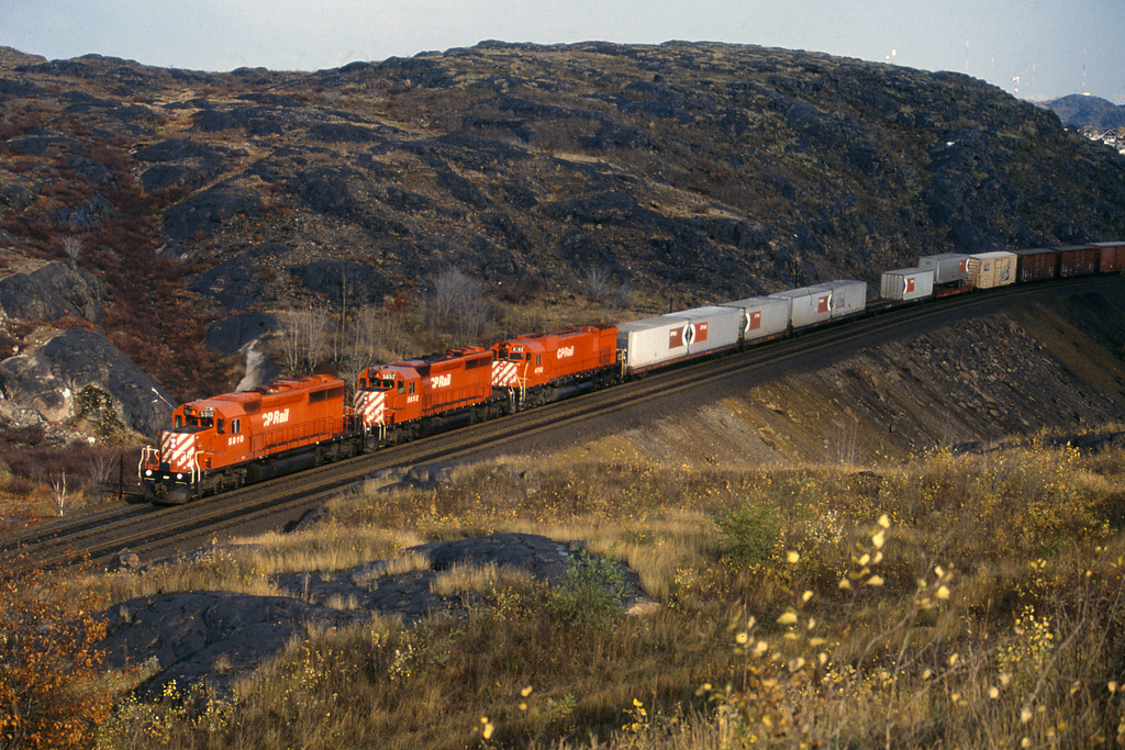 Three in fresh paint including an M636 head west in the days before double stacks