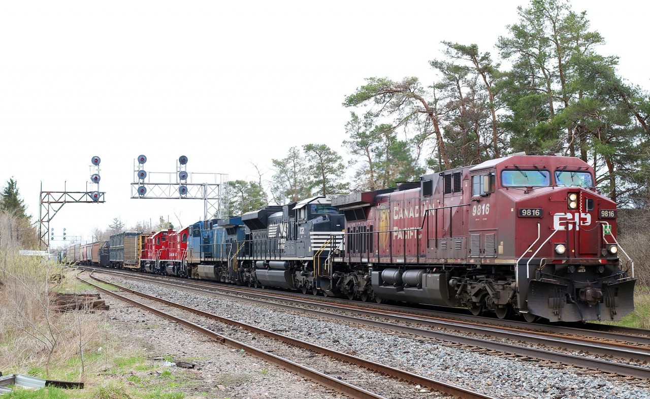 CP 243 consist brightens an overcast day at Streetsville Jct. Trailing the 9816 is NS 1021, CEFX 1032 and both of CPs Gensets 2100 and 2101. The Gensets are most likely being returned to NRE at Mount Vernon Ill.