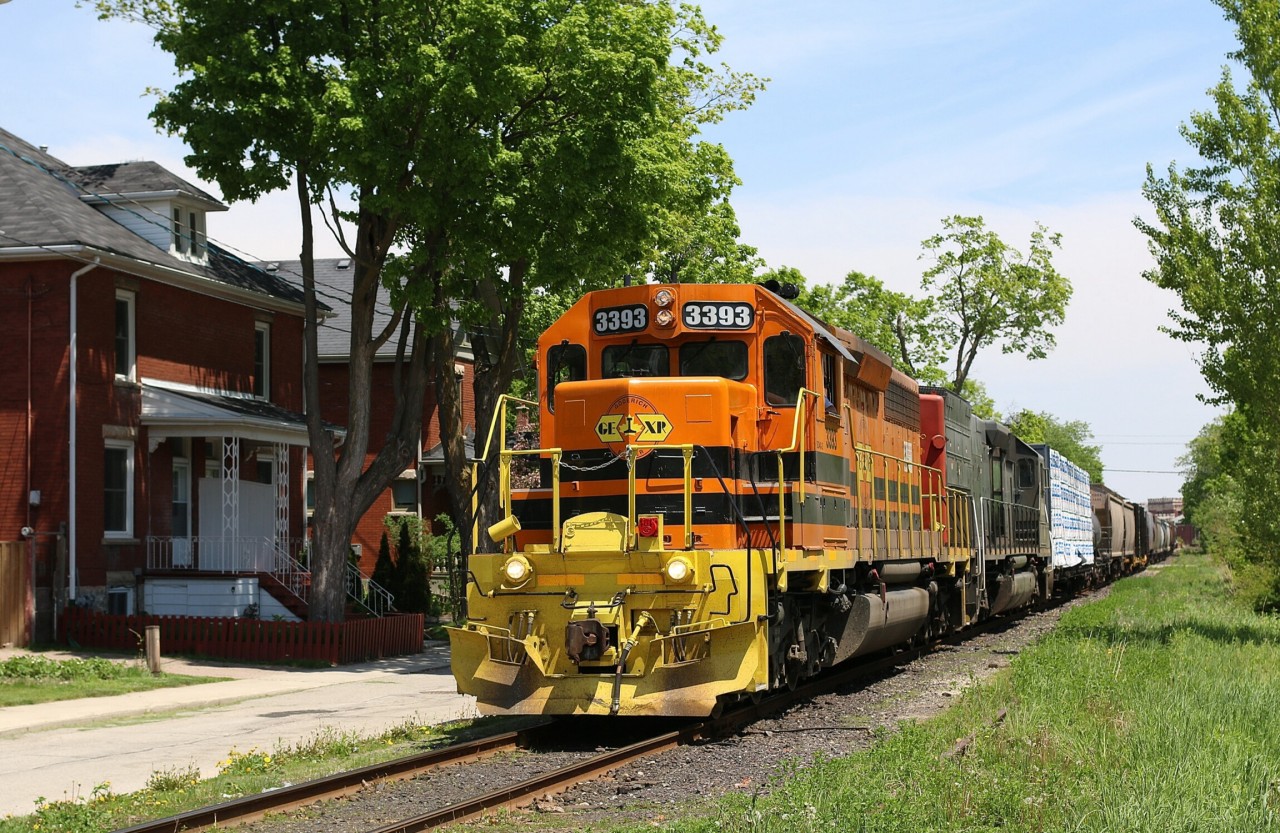 GEXR train 431 rolls past residential homes in downtown Guelph. GO Transits proposal to eliminate grade crossings here would speed up train traffic but most likely fence off any photo opportunities.