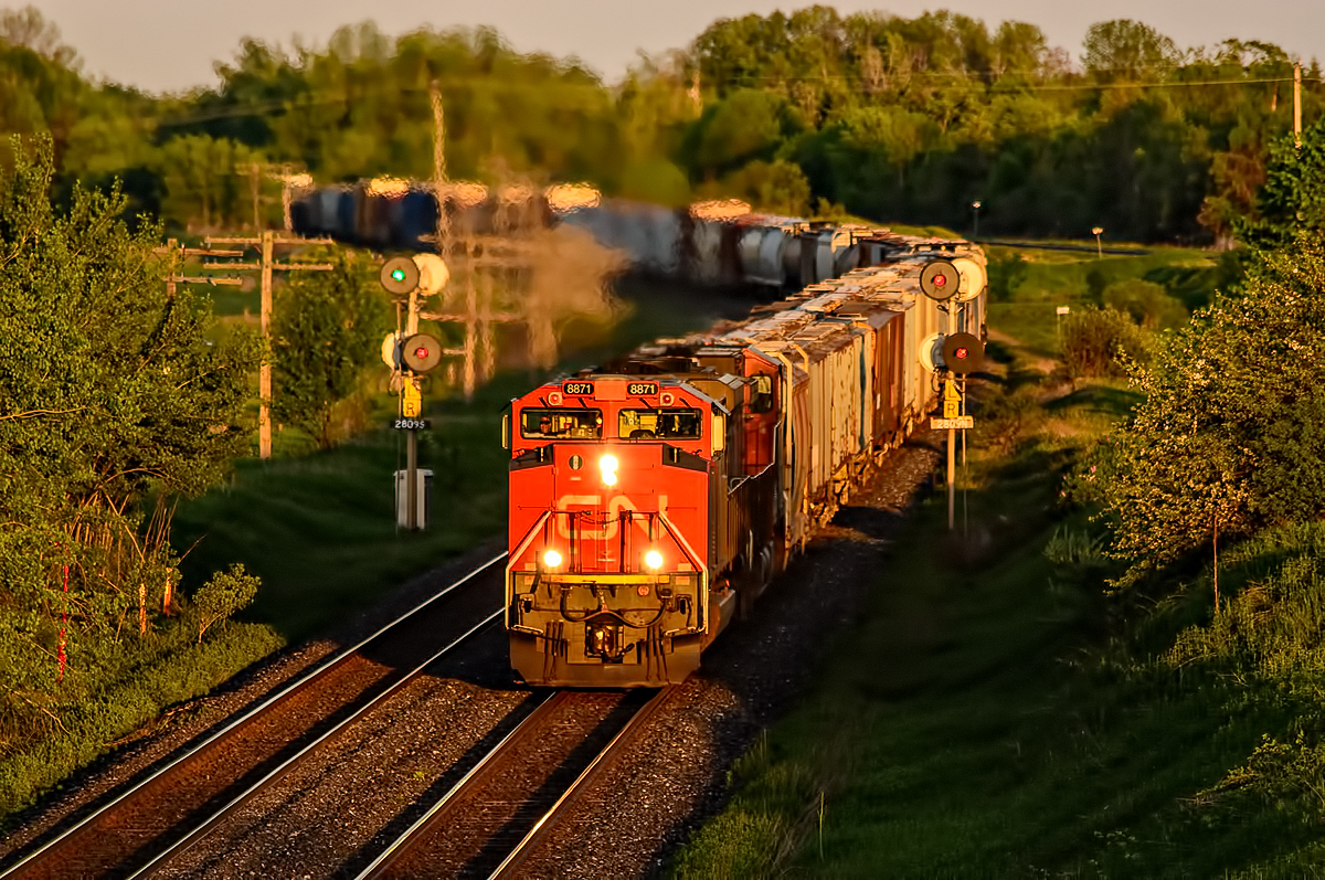 Approaching Newtonville Road, CN 8871 leads train 368 into a brilliant sunrise.