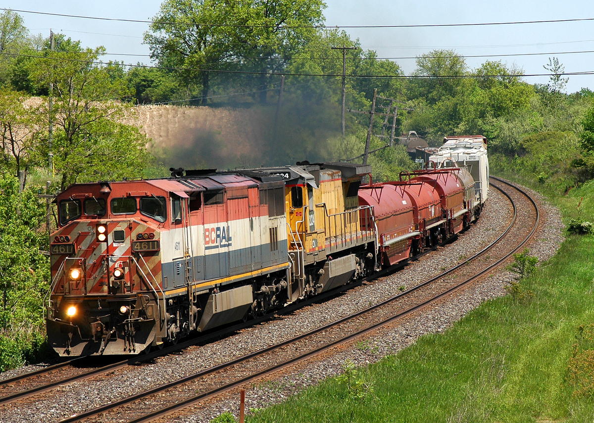 A pair of Dash-8's (BCOL 4611 - CN 2024) leading 78 cars on CN M33131 31 at Garden Ave