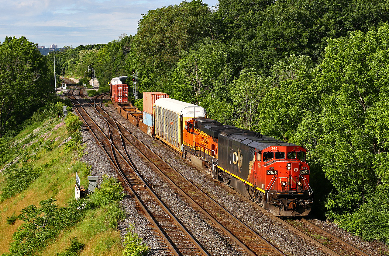During the annual Longest Day meet, we were treated to a nice bit of FPON on CN 382, in the form of BNSF 7446 trailing C40-8M 2451. After a stop at BIT and then Mac yard, the power would go north on 301 that afternoon.