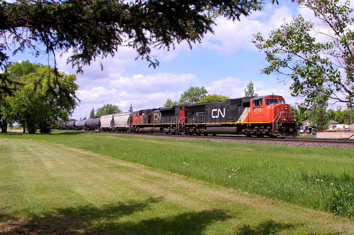 A manifest heads through Oakville bound for Winnipeg.