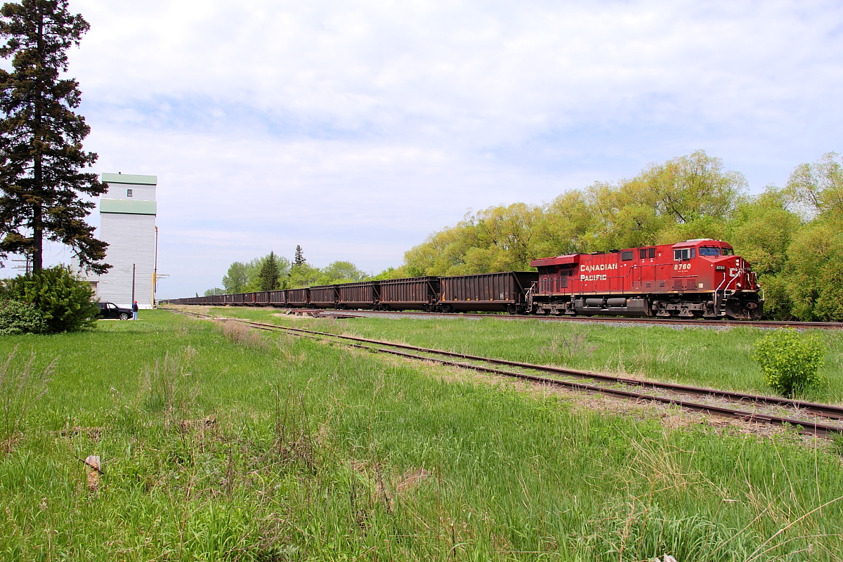 Crowsnest coal heads east through Austin.