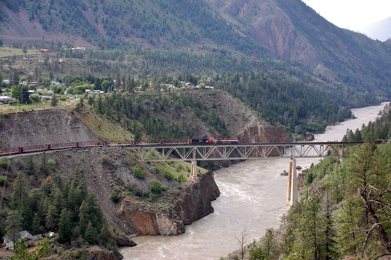 This mixed freight is crossing the Fraser River @Lillooet and heading northwards to Williams Lake. Power is being provided by BCOL 4642 & CN 5677.