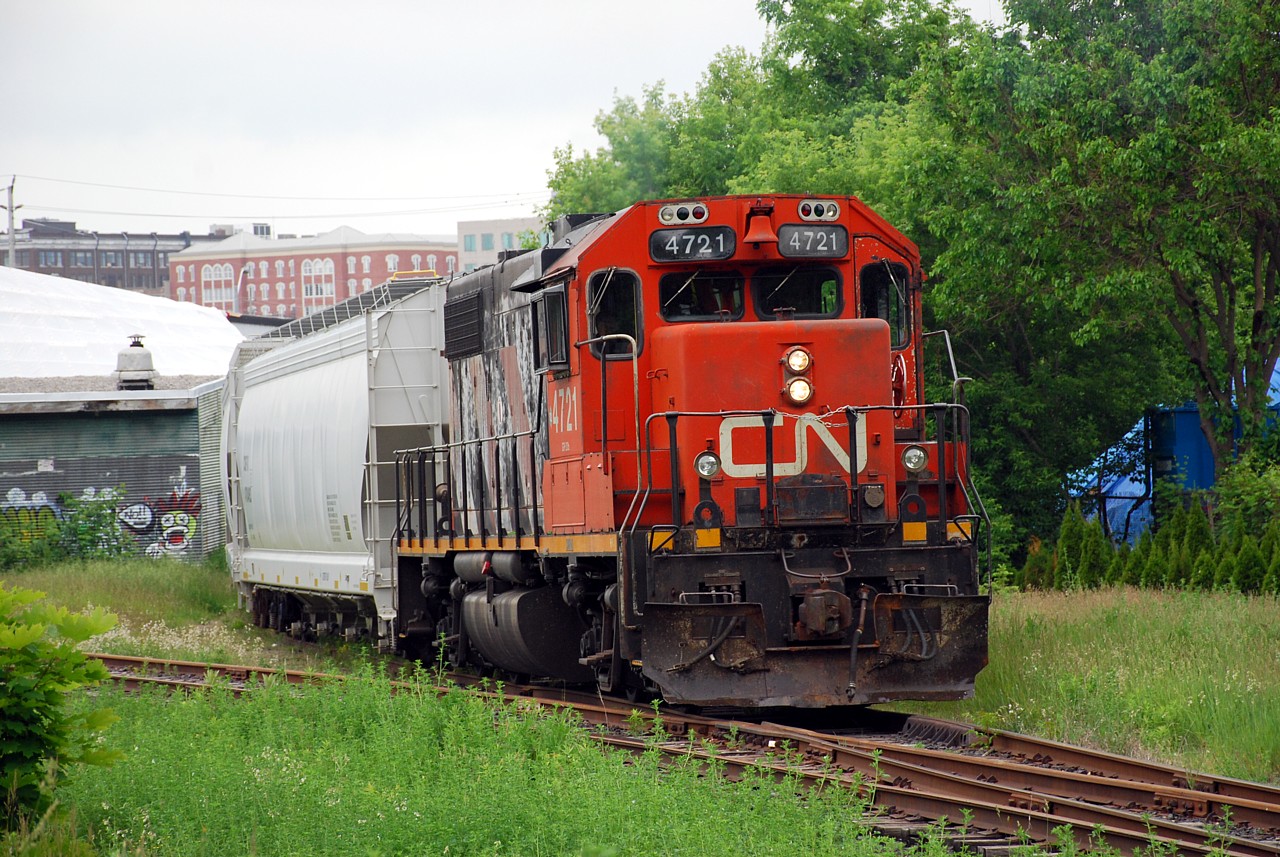 CN 580 climbs a slight grade up to the TH&B Spur with six cars for Ingenia. The photo was taken from the abandoned loading dock in what was once TH&B's Newport Yard.