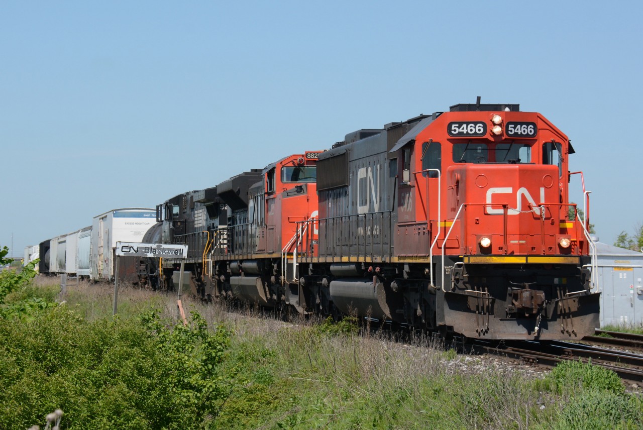 CN5466 with CN8825 and NS9297 shift back into the Sarnia yard at Blackwell Road.