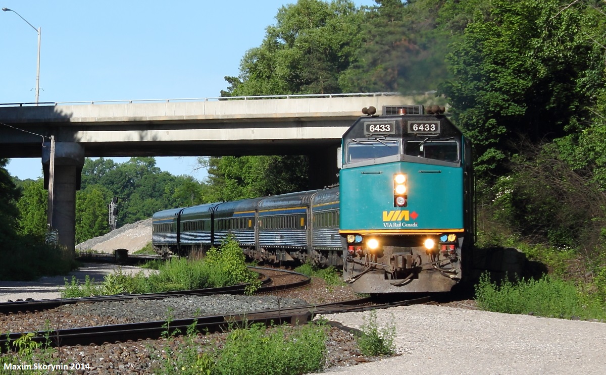 A westbound VIA train quickly diverges from the Oakville to the Dundas subdivision, just about 2 minutes after CN 330 diverged from the Dundas to the Grimsby subdivision. As I hear it coming i quickly pull out my camera and get a decent "around the bend" shot just in time.