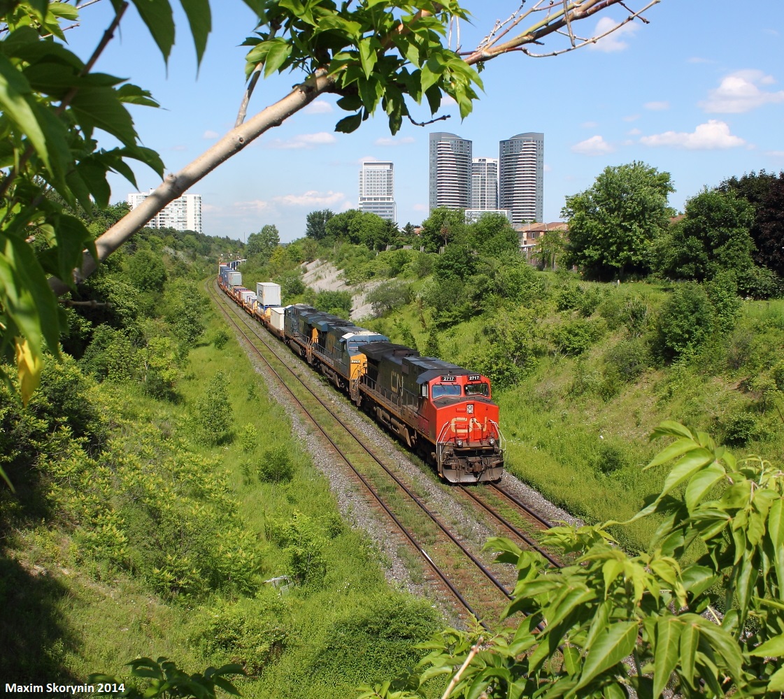 As I finish school this year, I get a timely notification that CN 149 has cleared Whitby on the Kingston subdivision with 2 CSX's trailing. I grab a quick snack and set out and wait a bit, and soon enough 149 comes rolling by! Thanks goes the people for the heads up, you know who you are!