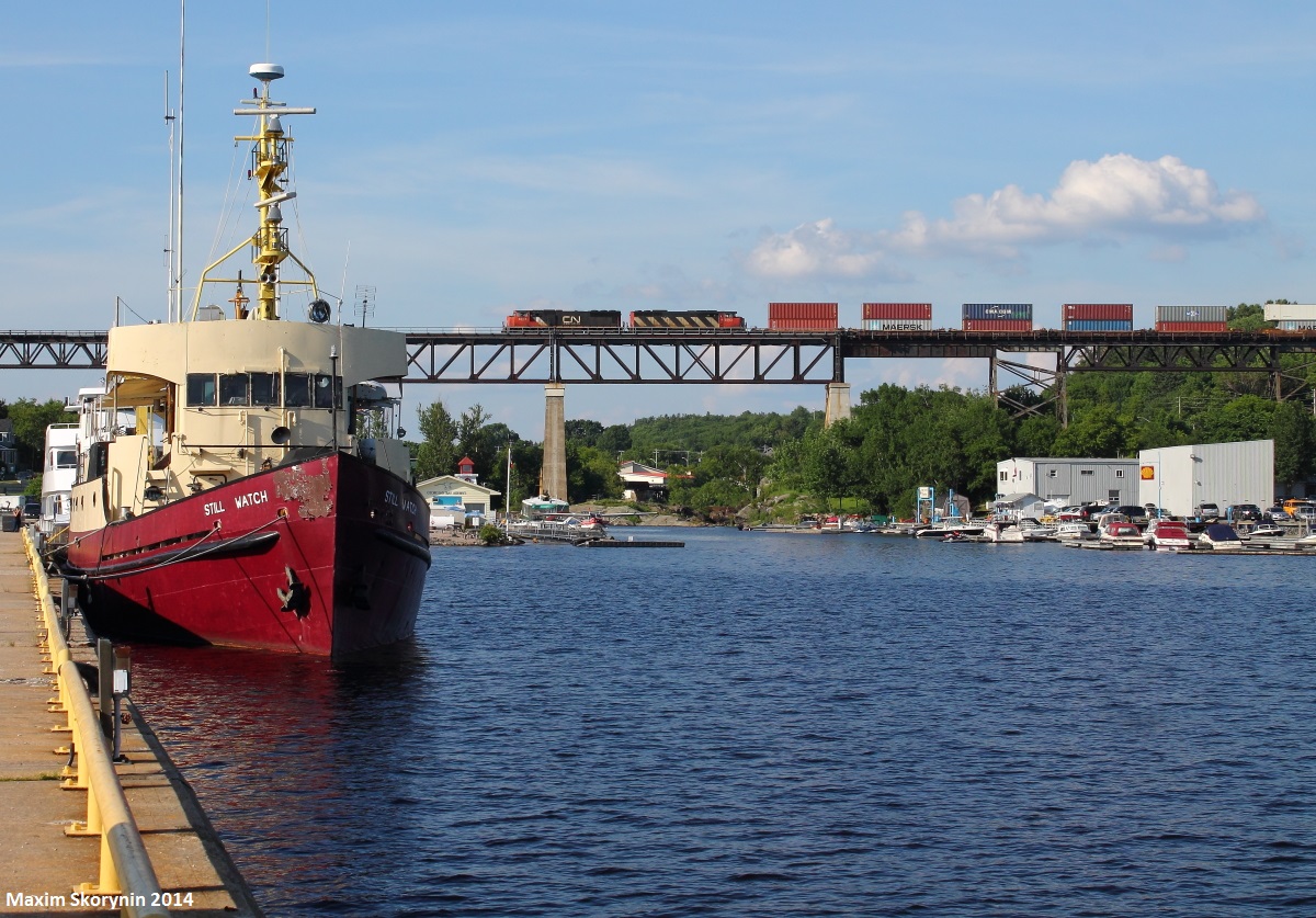 I've always wanted to shoot at the large trestle in Parry Sound for about a year now, and my wish finally came true. After visiting for a little vacation in Hunstville I took the car trip to Parry Sound for the day and shot 3 trains at the trestle and 1 at Rosseau Road, not much but more then I was expecting.