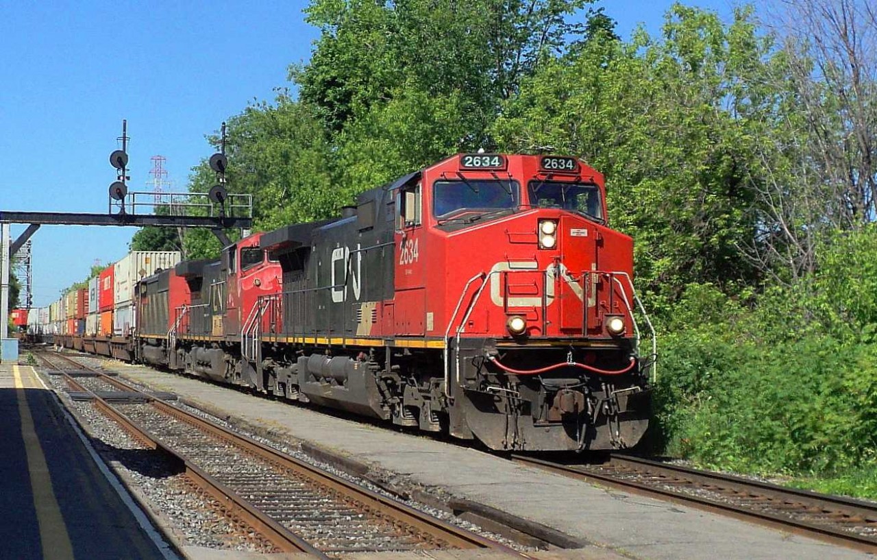 The CN-2634 a EF-644-D leading loco follow of CN-2509 C-44-9WL and CN-5536-SD-60-F the covoy coming out of the divert bridge on left side du of a ship in ST-Lambert lock (écluses)the convoy going to the maritimes on a milk run onis way up to Halifax N.S.