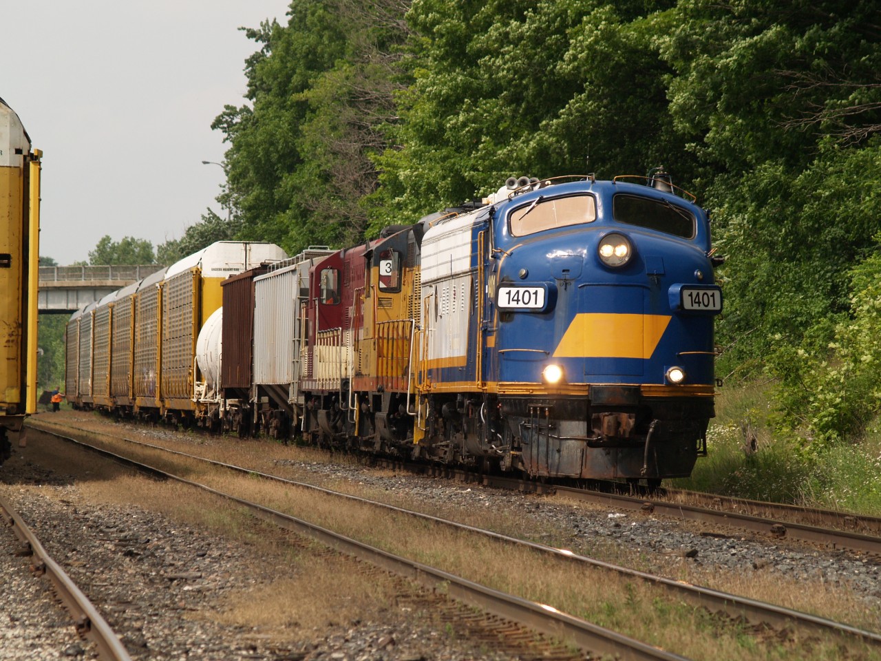 Having finished putting away the 60 multi's they brought up from CAMI the 1401-175-383 have tied onto 9 cars  they will take back to Ingersoll.