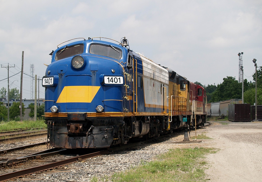 1401-175-383 are parked near the station at Woodstock after putting away the 1st 1/2 of his train of 60 multi's. After Lunch they will grab the 2nd 1/2 of the train and finish switching it out into a few different tracks.