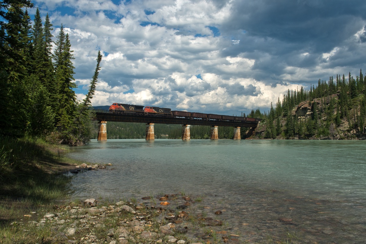 A well timed sucker hole and some nicely arranged clouds complete a wonderful scene at Solomon.