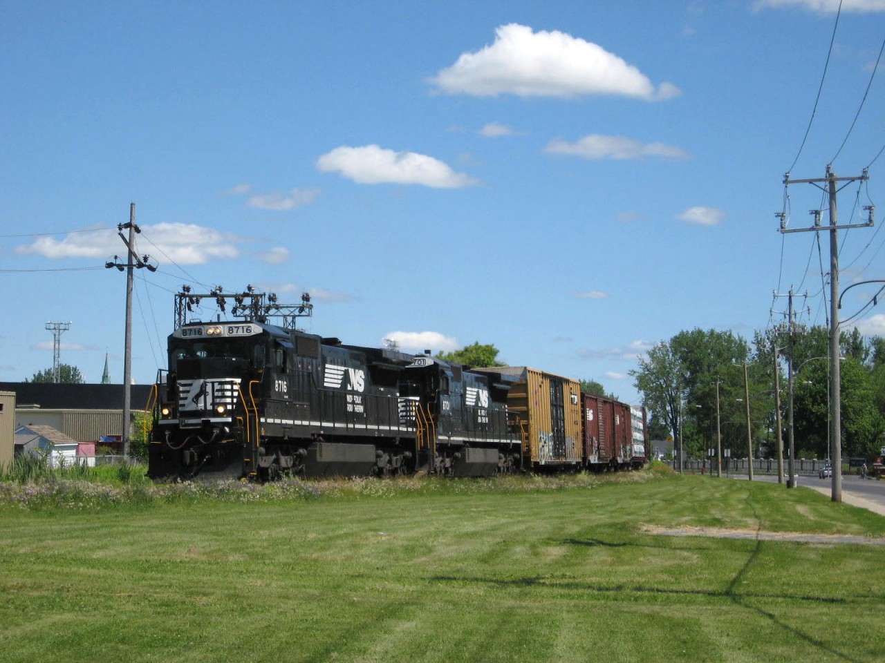 The 528 in the curve in the downtown of St-Jean sur Richelieu , on way to Rouses Point , NY !