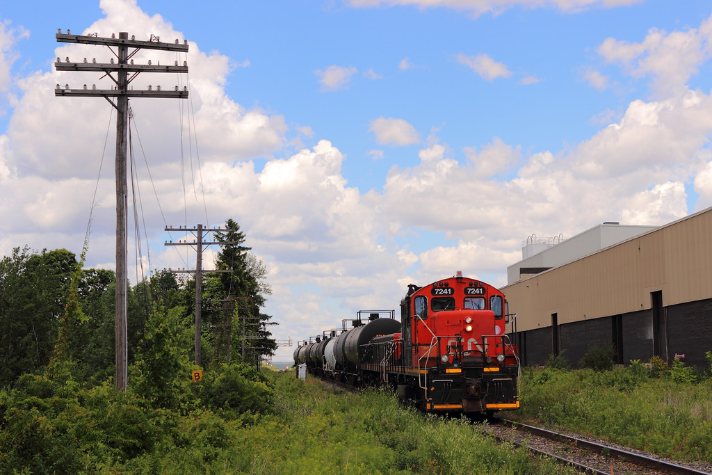 Once again, I have set out to catch CN 541 on the CN Newmarket Subdivision with my partner in crime, Max. Not long after our arrival, this beauty is cleared out of Mac and minutes later receives a TOP to work Imperial Oil. This shot shows 541 just north of the crossing at mile 11.19, otherwise known as the YorkU BusWay.