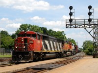 CN 5505 - BNSF 5058 - BNSF 9622 lead a typical trainset of 102 cars back west towards BNSF rails