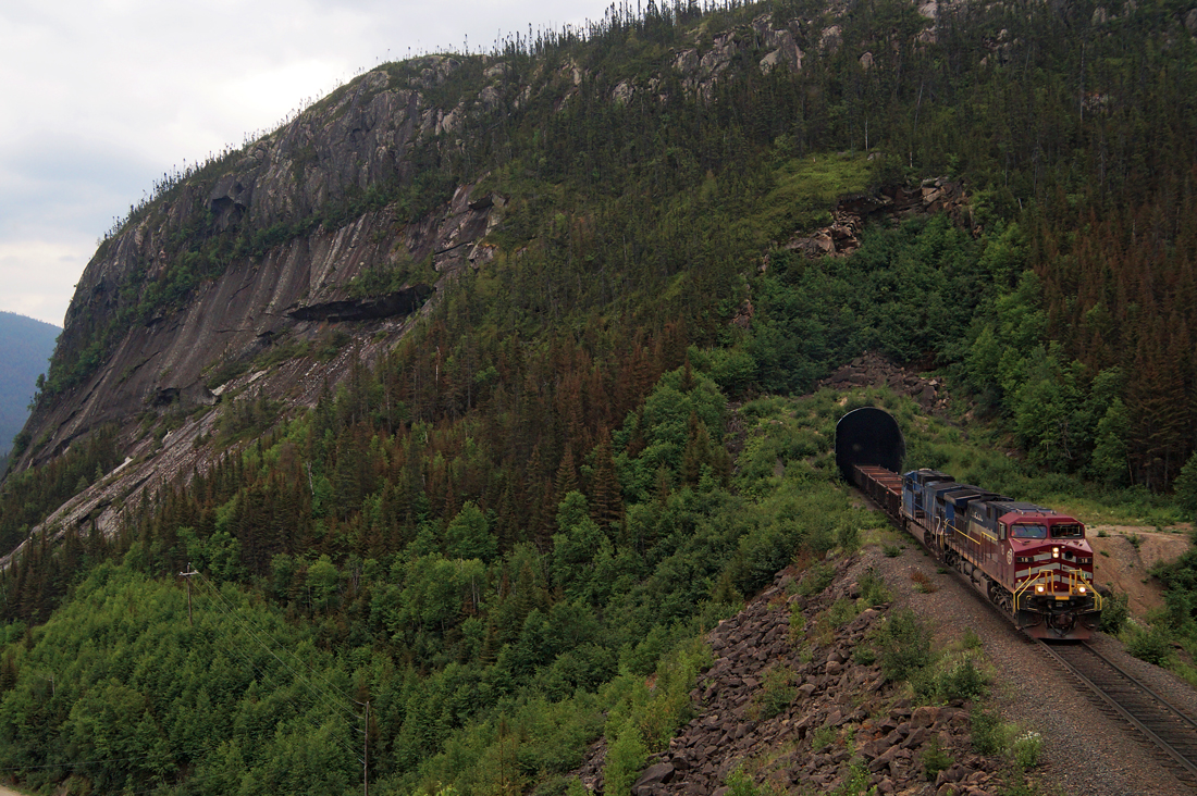 On South subdivision * Arcelor Mittal * Port-Cartier to Fermont * at 29 pm with a tunnel of 1000 'feets!