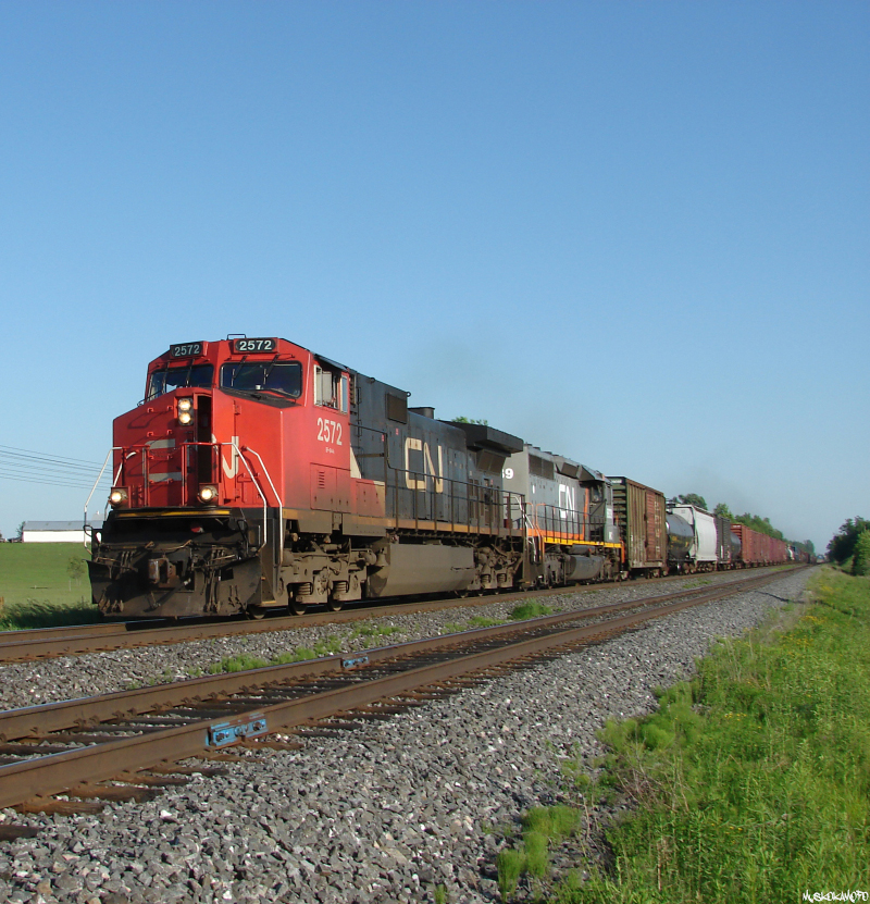CN 2572 and WC 6939 highball out of Brechin East handling train 451 to North Bay, with 5 cars for Huntsville on the head end.