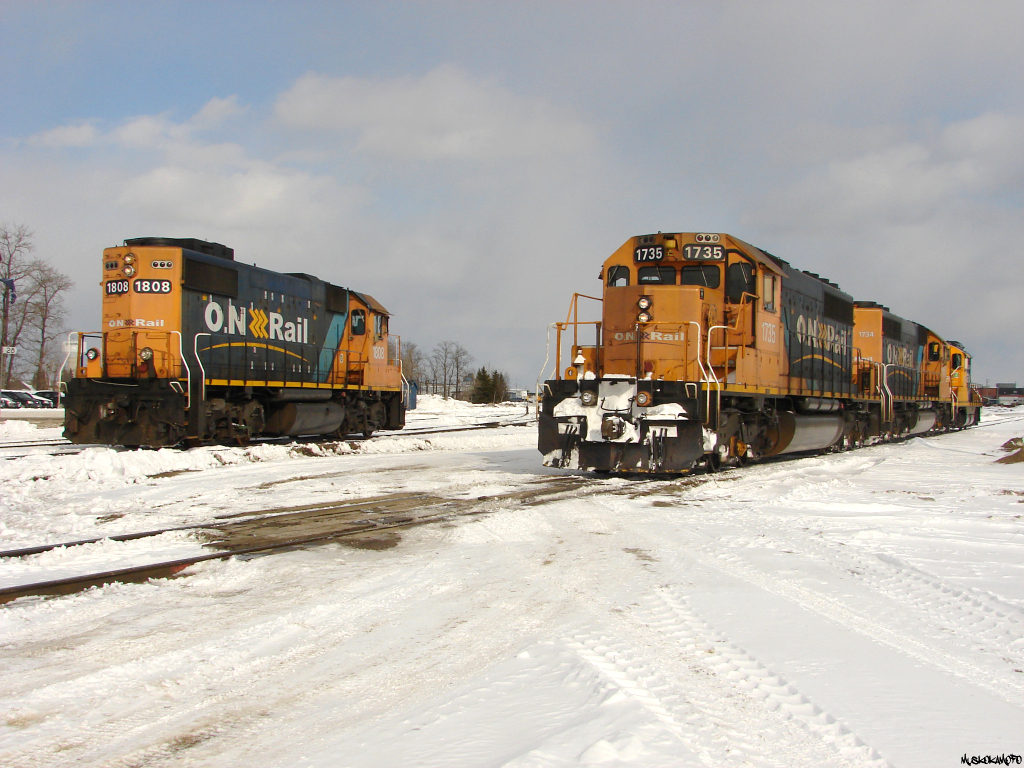 With 213's power tucked away in the clear on the shop lead, the afternoon yard job using 1808 goes back to work in the North yard.