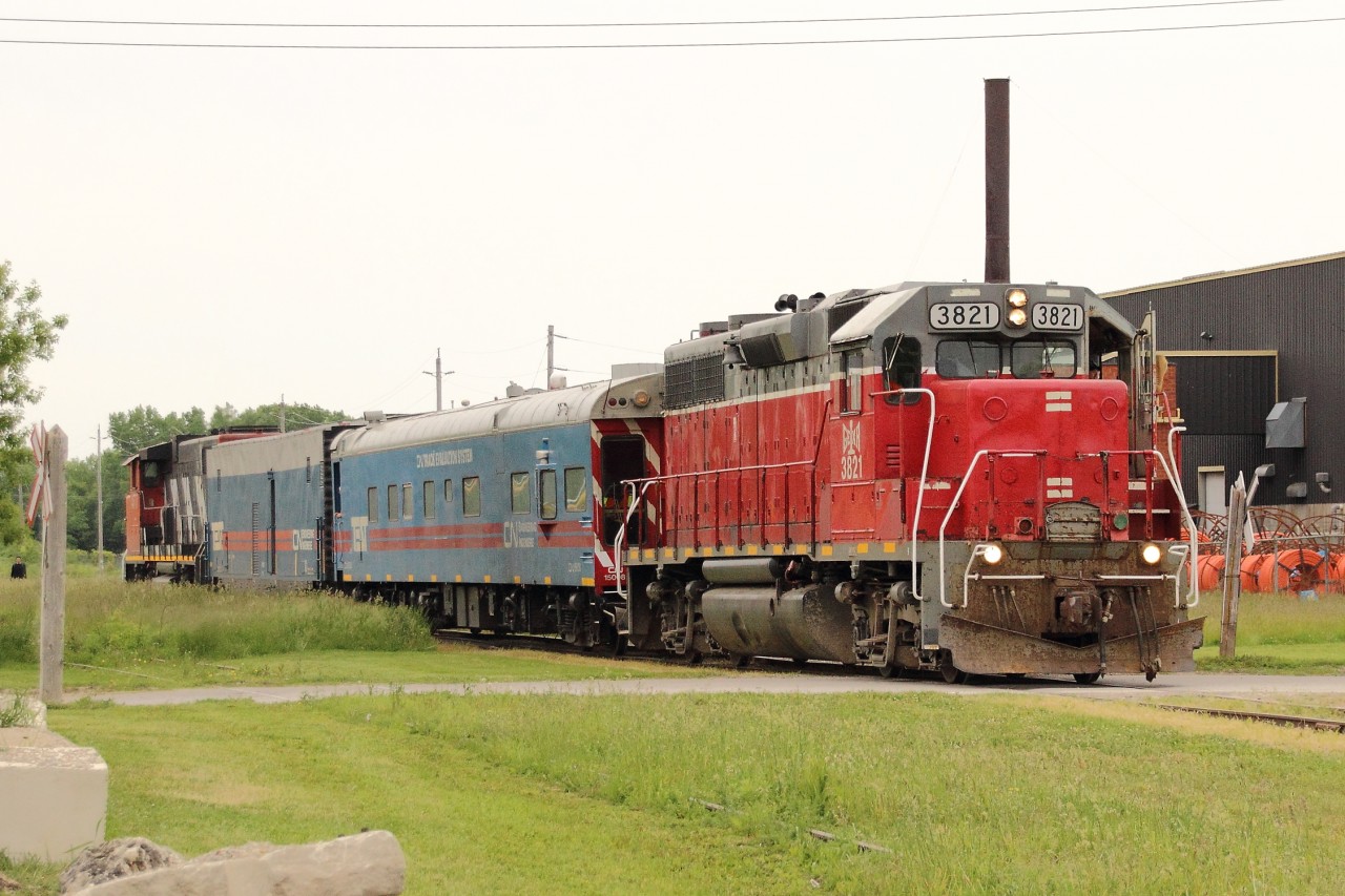 GEXR 3821 leads CN Geometry train south through Exeter Ontario on the GEXR Exeter Sub.
