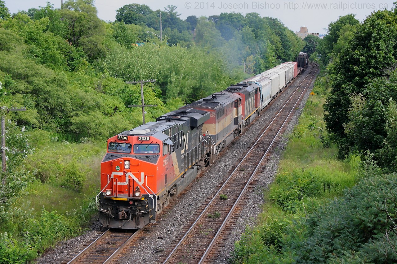 Having finished work at 5 on Friday I was ready for the weekend, 435 was switching in the yard in town so I went over to the bridge on Brant Ave to grab a shot of them departing Brantford.  The power was CN 2336, BCOL 4626, CN 5507.