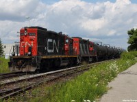 After shooting CN 373 with a CSX leader, I decided to head down to Snider South to get CN 541 and see what it has on it. It had 2 long-hood forward GP9RM's, which you don't see everyday. 