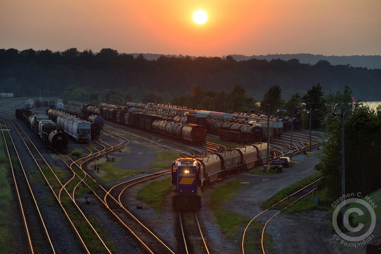 Bay St. bridge is finally open again and the 1900 Hamilton job (aka 495) is seen toiling away under the hot summer sun. A thick  purple haze filters the last rays of the deep orange sun - casting brown shadows along the escarpment. Any sailor would know to heed warning with an angry sky like this - later that night we had quite a good thunderstorm.