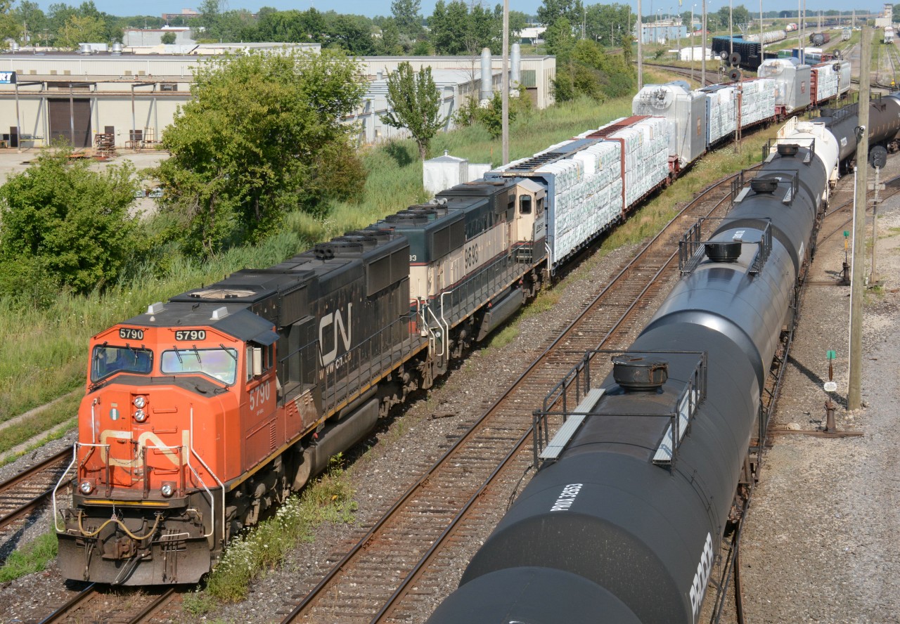 Train 501 departs Sarnia with CN5790 and BNSF9693.
