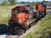 CN7270 with slug 223 and CN4761 head back to Imperial Oil for another cut.