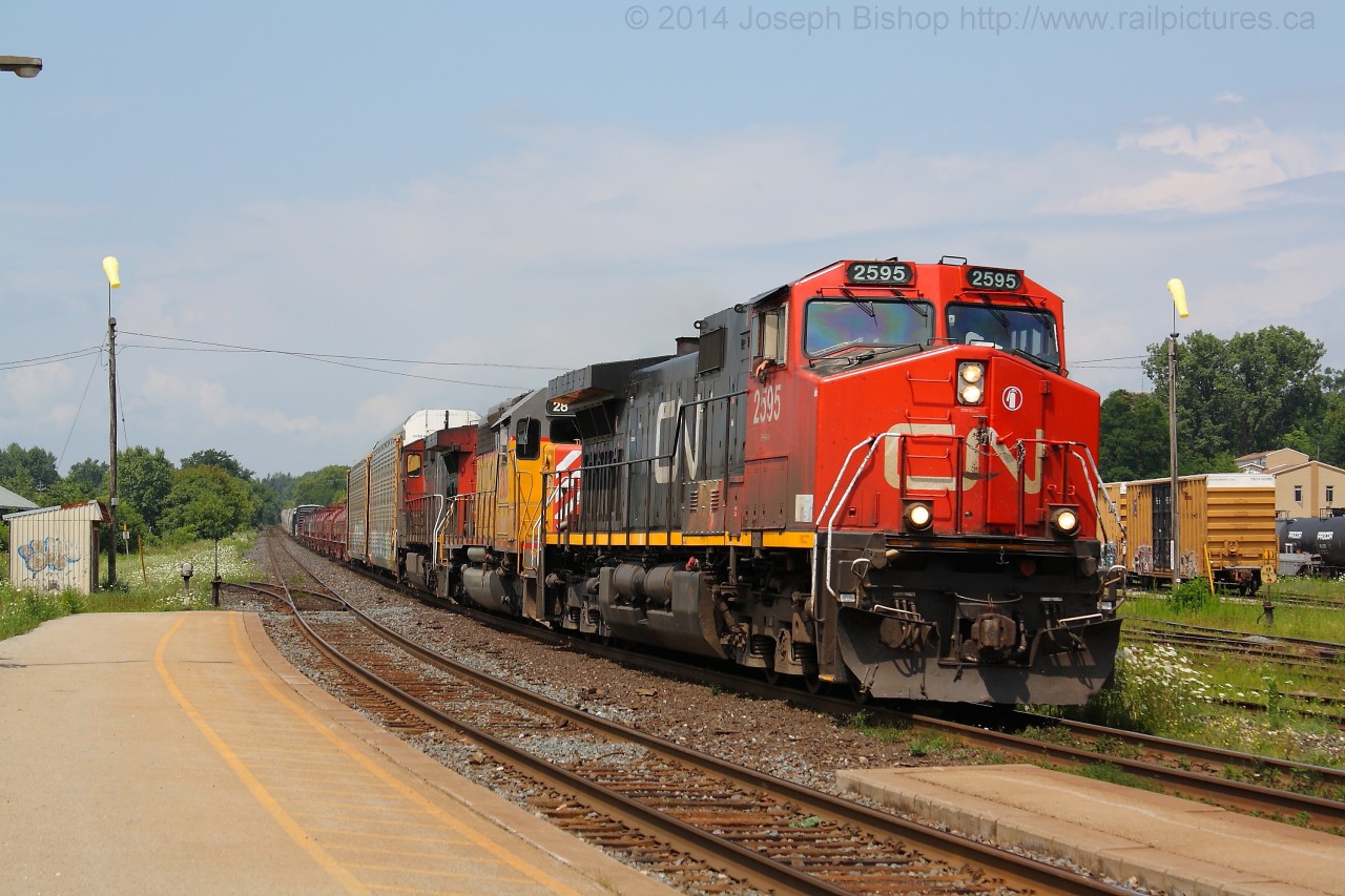 CN 2595 leads CN 332 through Brantford with a CEFX SD40-2 sandwiched between the two CN dash 9's.