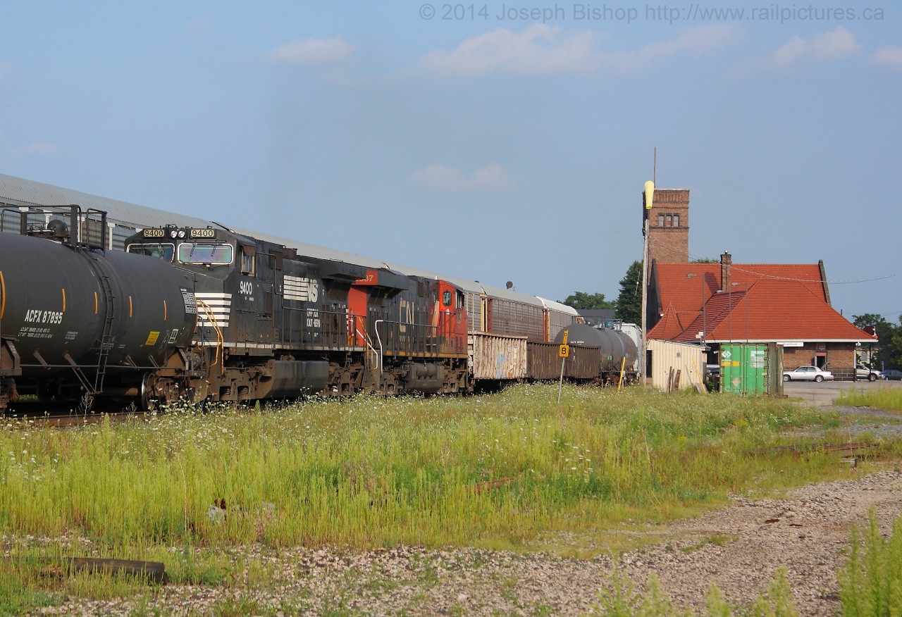 DPU On The Dundas    After work on Friday I stopped by the station to find that CN 360 was approaching Lynden with a pretty cool consist of CN 8908 NS 9681 F/F and NS 9400 CN 2237 F/R.  This was my first time shooting distributed power on the Dundas Subdivision and it was a nice treat to have foreign power as the DPU.