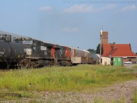 <b>DPU On The Dundas</b> <br> <br>  After work on Friday I stopped by the station to find that CN 360 was approaching Lynden with a pretty cool consist of CN 8908 NS 9681 F/F and NS 9400 CN 2237 F/R.  This was my first time shooting distributed power on the Dundas Subdivision and it was a nice treat to have foreign power as the DPU.