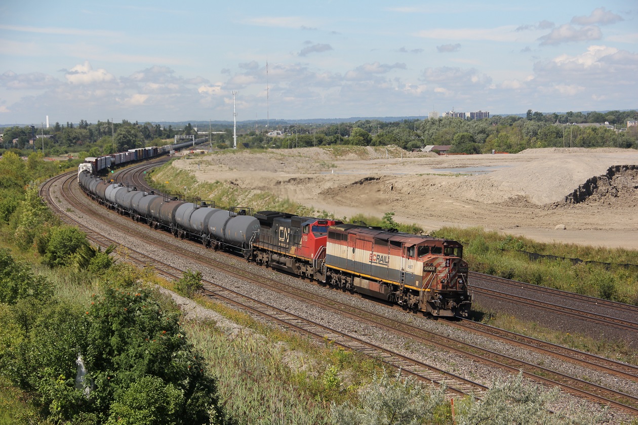 BC Rail 4607 leads cn 2193 through Whitby. As a BCR fan-the right unit on the point.