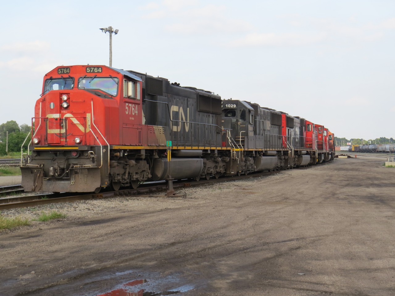 CN A435 pulls in to London East with 6 units.
