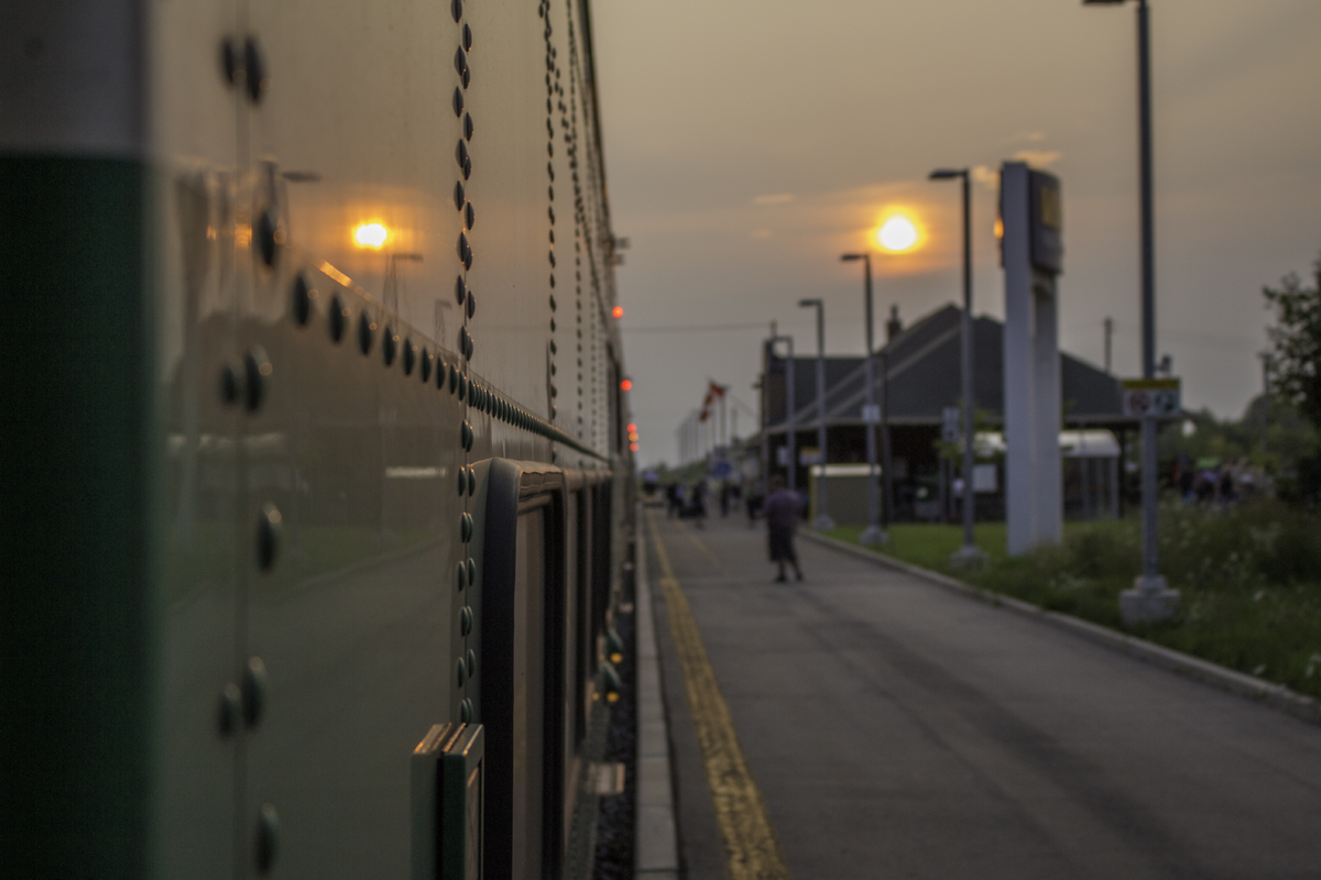 All aboard! GO 781 loads and unloads passengers at St. Catharines during its excursion trip to Niagara Falls.